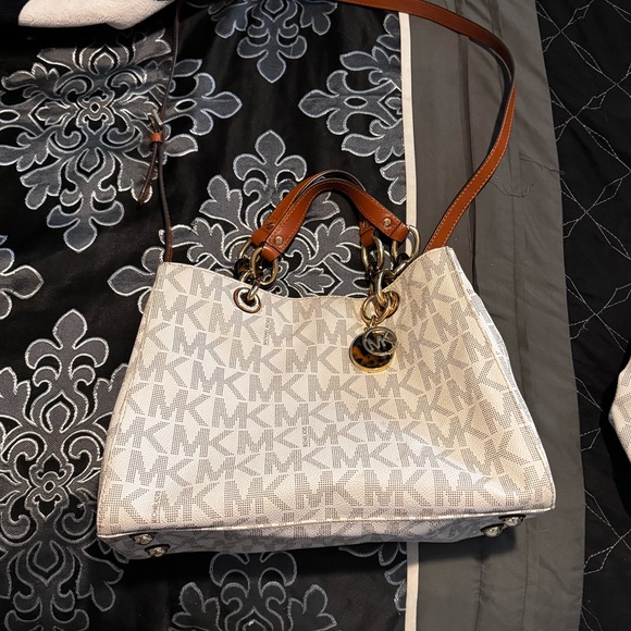 Michael Kors Handbags - Michael Kors Cross Body